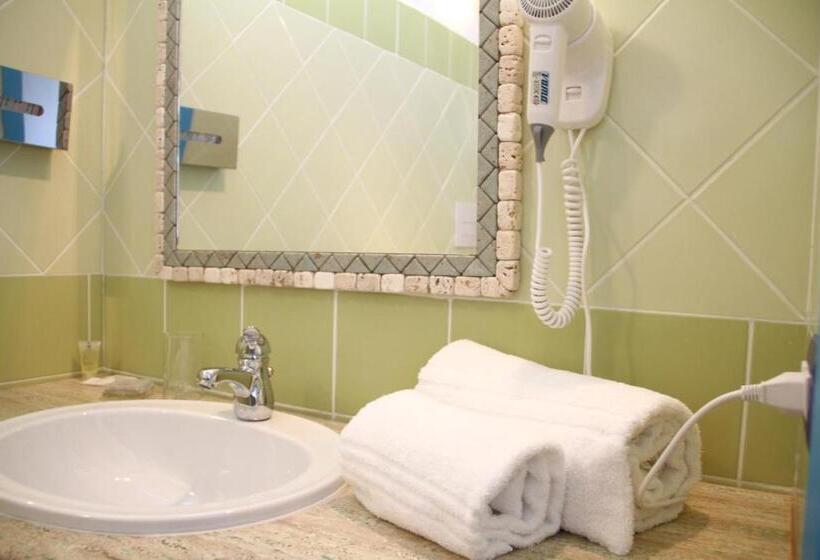 اتاق اکونومی, Gran Torre Phg