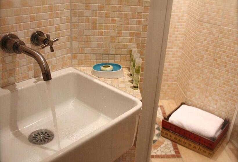 اتاق کلاسیک, Mas Des Romarins, The Originals Relais