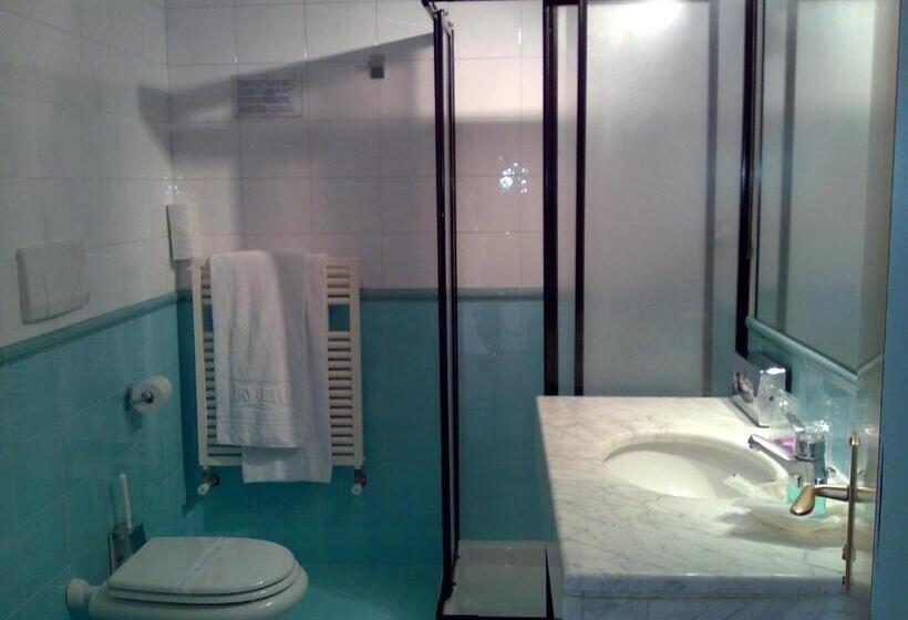 اتاق استاندارد سه نفره, Terme Orvieto
