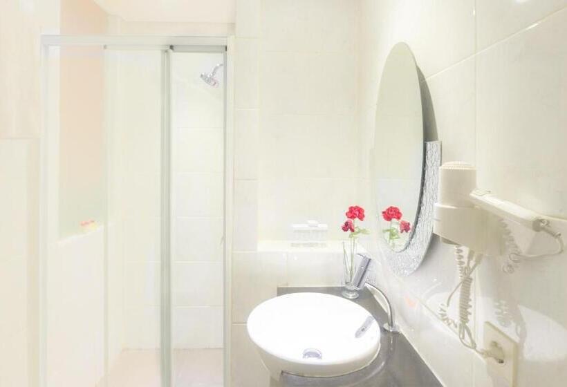 Executive Room, J Hotel   Bandara Soekarno Hatta