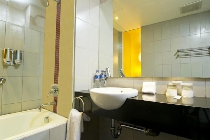 Deluxe Room, J Hotel   Bandara Soekarno Hatta