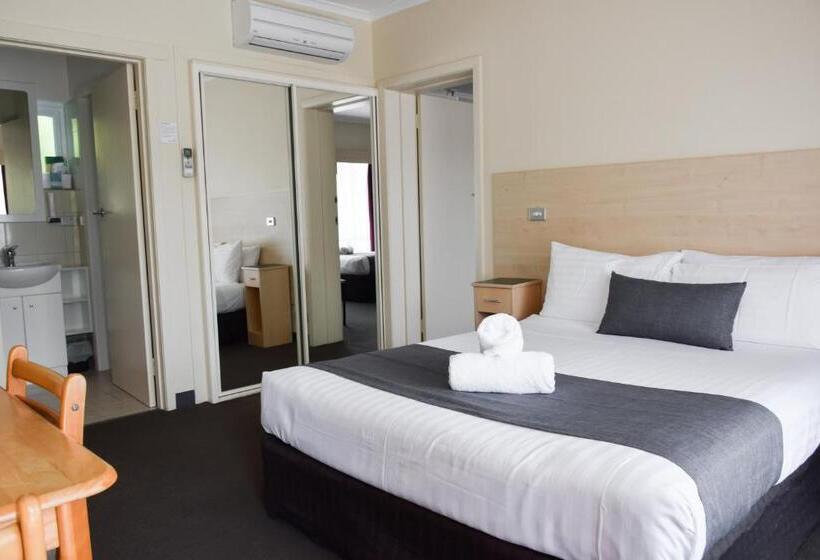 패밀리 룸, Beachway Motel