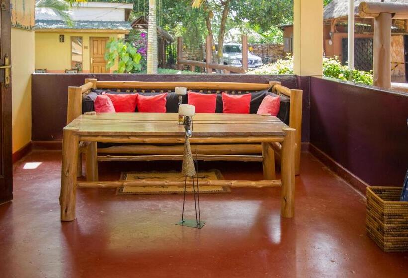 اتاق استاندارد با چشم‌انداز استخر, 2 Friends Guest House