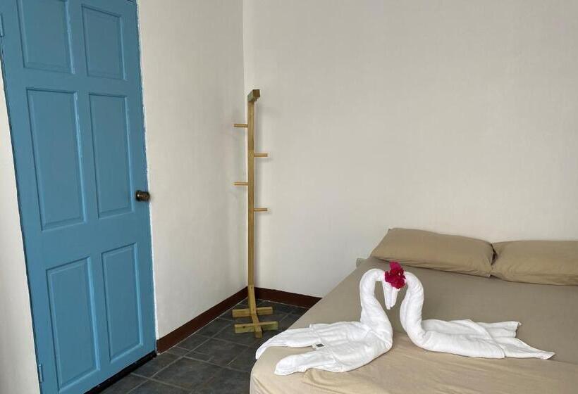 اتاق استاندارد سه نفره, La Hacienda Rooms & Food