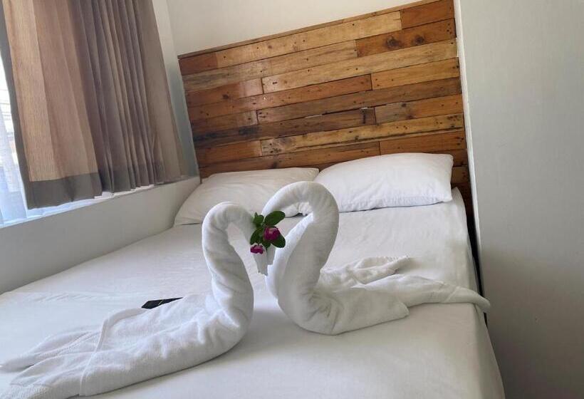 اتاق استاندارد سه نفره, La Hacienda Rooms & Food