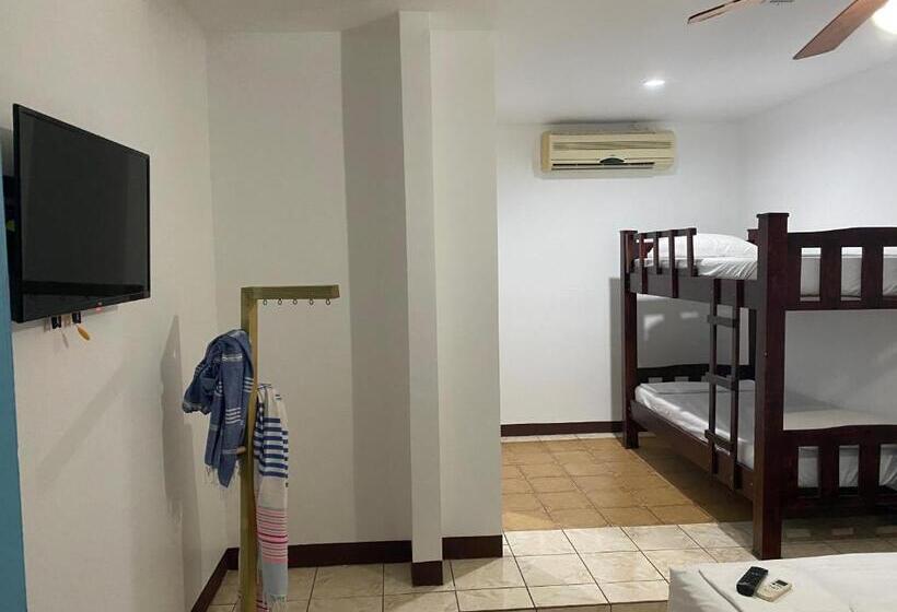 اتاق استاندارد چهار تخته, La Hacienda Rooms & Food