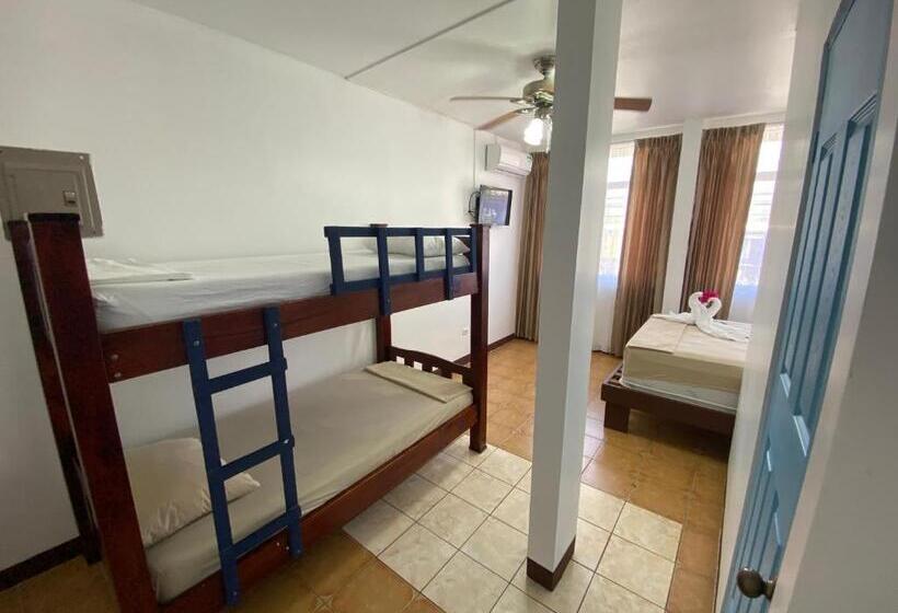 اتاق استاندارد چهار تخته, La Hacienda Rooms & Food