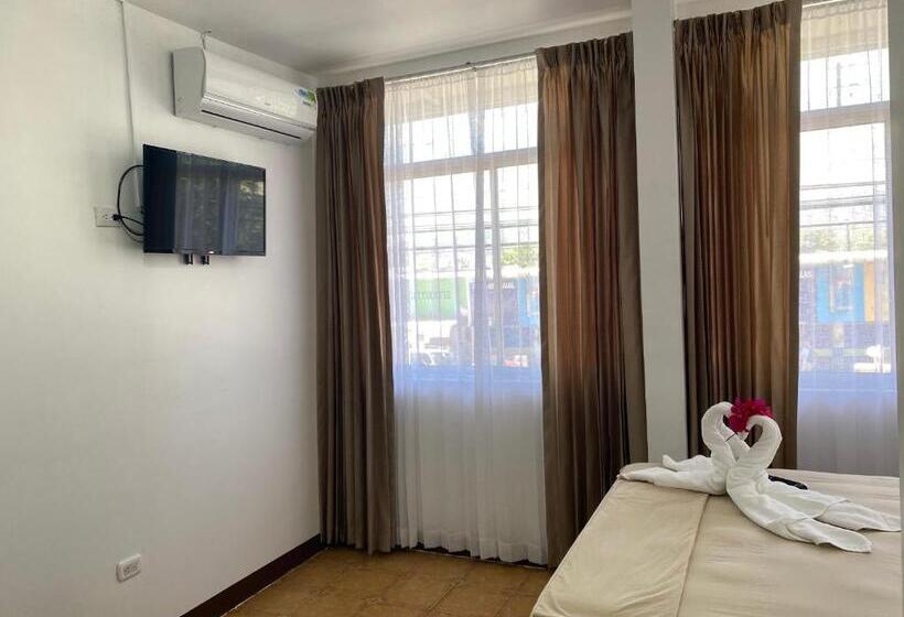 اتاق استاندارد چهار تخته, La Hacienda Rooms & Food