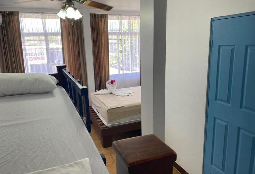 اتاق استاندارد چهار تخته, La Hacienda Rooms & Food