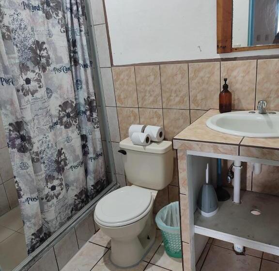 تختخواب در اتاق مشترک, La Hacienda Rooms & Food