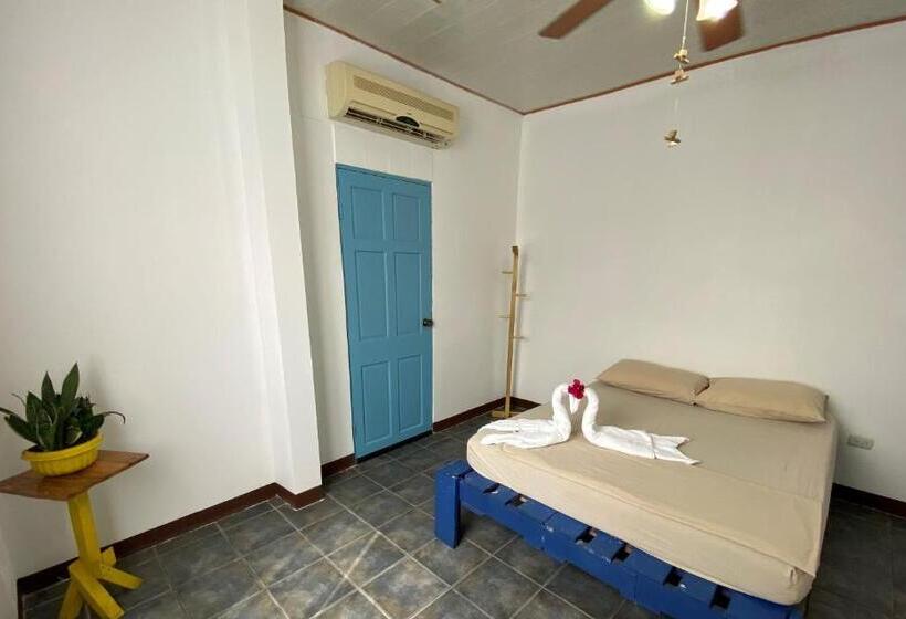 اتاق استاندارد سه نفره, La Hacienda Rooms & Food