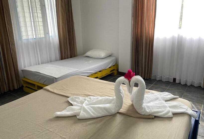 اتاق استاندارد سه نفره, La Hacienda Rooms & Food