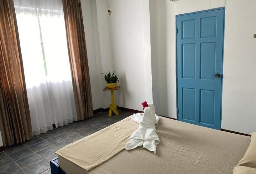 اتاق استاندارد سه نفره, La Hacienda Rooms & Food