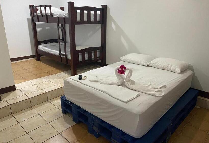 اتاق استاندارد چهار تخته, La Hacienda Rooms & Food