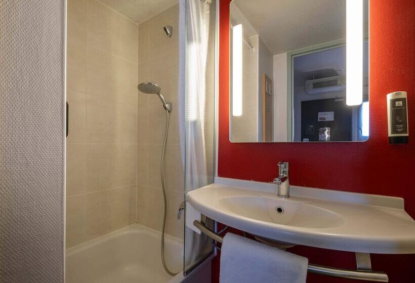 Четырехместный Номер Стандарт, B&B Hotel La Rochelle Angoulins