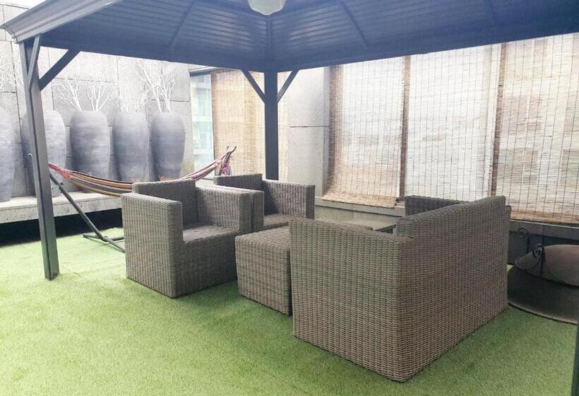 اتاق پنت هاوس, Js Boutique