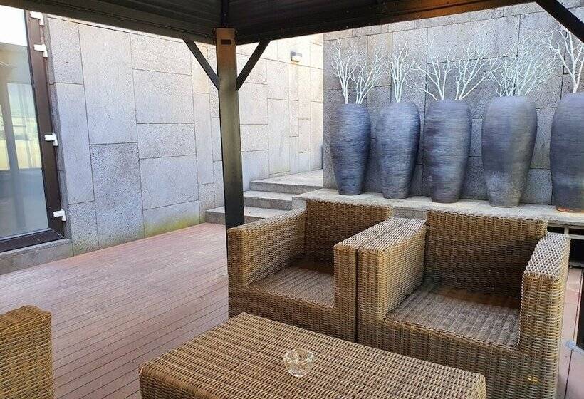 اتاق پنت هاوس, Js Boutique