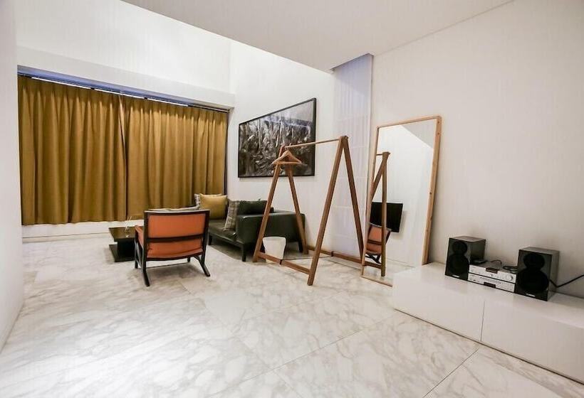 اتاق پنت هاوس, Js Boutique