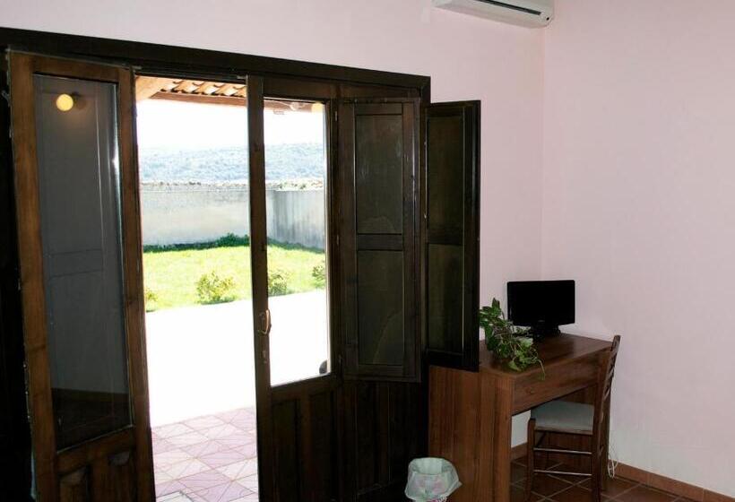 اتاق استاندارد چهار تخته, Porta Pantalica