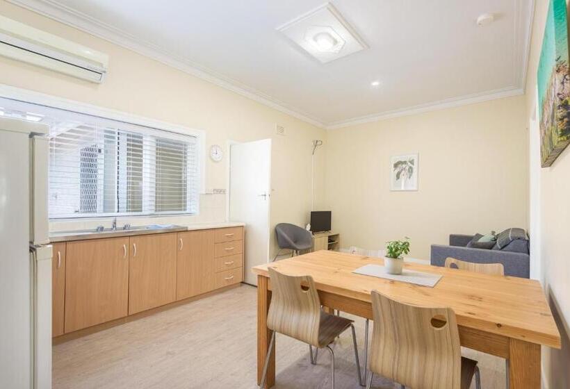 Кровать в Общей Комнате, Albany Holiday Units