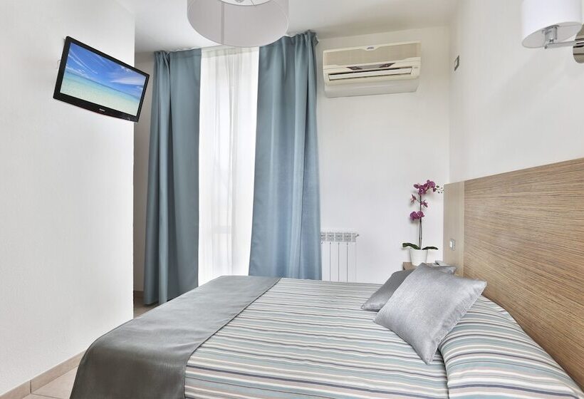 اتاق استاندارد یک نفره, Nuovo Tirreno