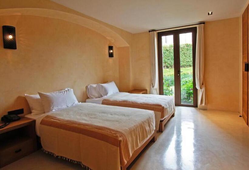 Номер Стандарт Вид на Город, Toscana Town Square Suites