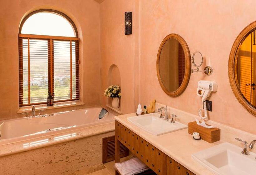 Люкс, Toscana Town Square Suites