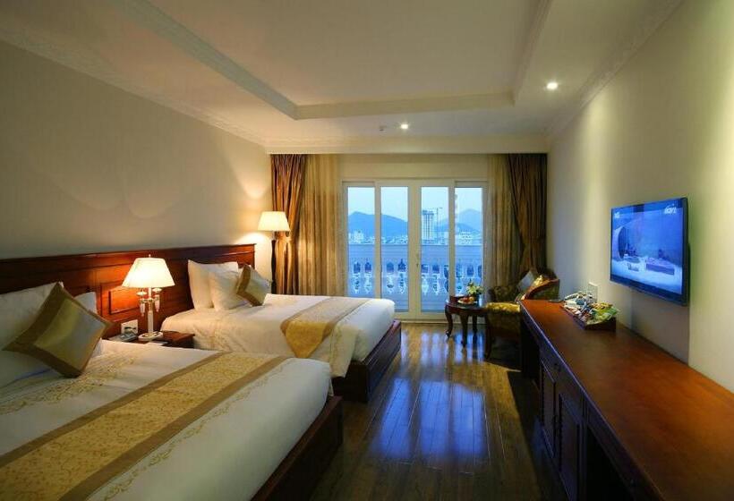 اتاق سوپریور با چشم‌انداز شهر, Nha Trang Palace