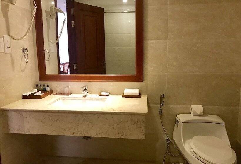 اتاق لوکس با چشم‌انداز دریا, Nha Trang Palace