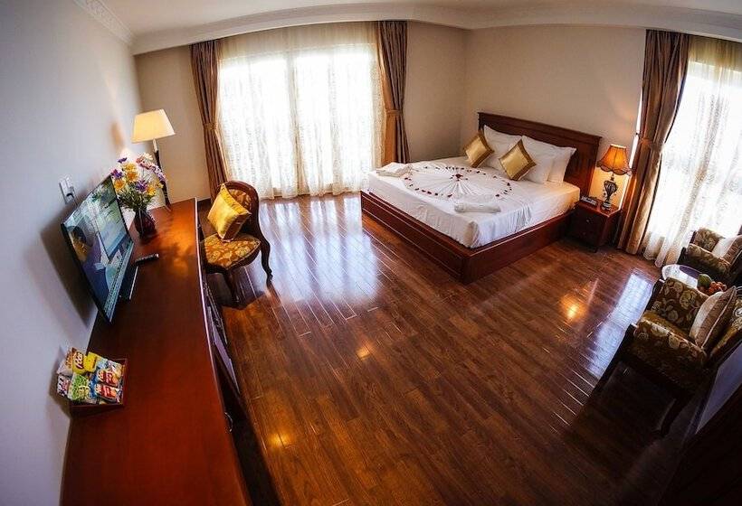 اتاق لوکس با چشم‌انداز دریا, Nha Trang Palace
