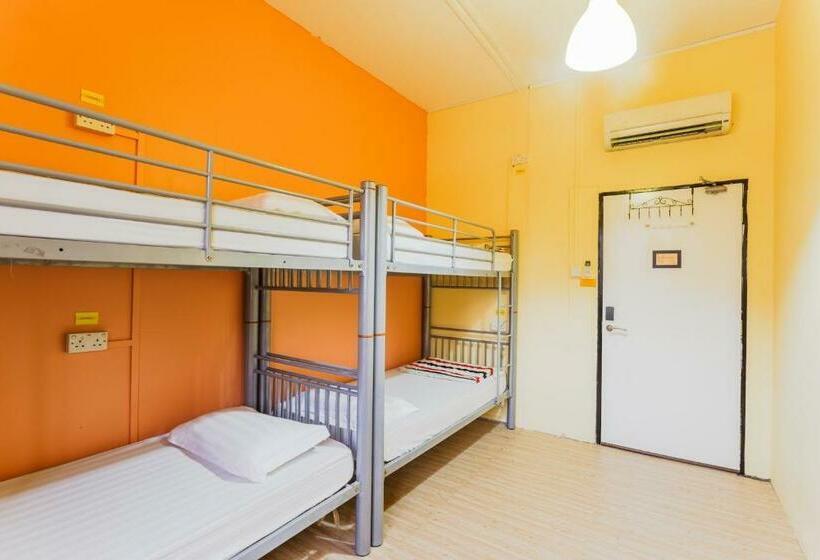 اتاق خانوادگی با سرویس بهداشتی مشترک, The Hive Singapore Hostel