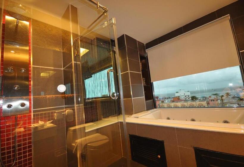 자쿠지 스위트, Chalelarn Hotel Hua Hin