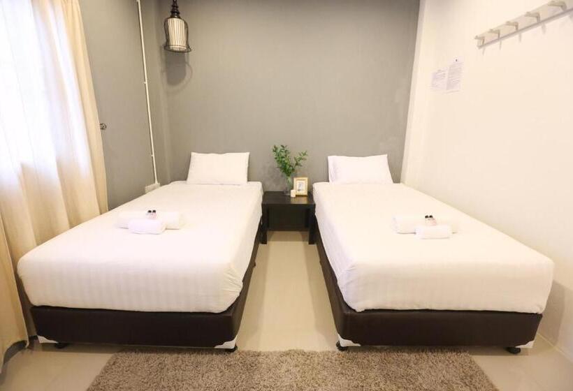 Семейный Номер, First Residence