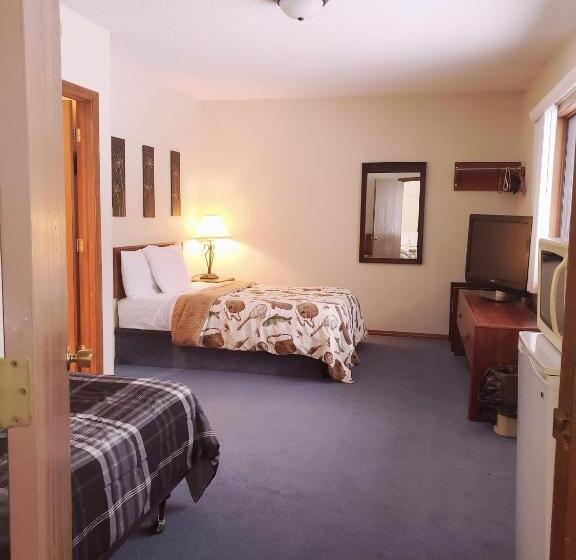Семейный Номер, North Ironwood Acres   Black River Lodge