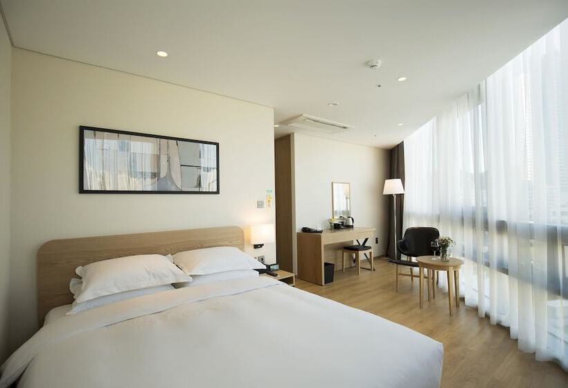 Standard Room Side Sea View, Best Western Haeundae