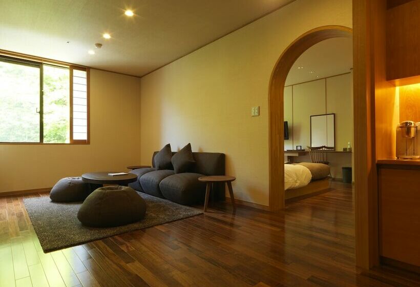 اتاق لوکس, Niseko Konbu Onsen Tsuruga Moku No Sho