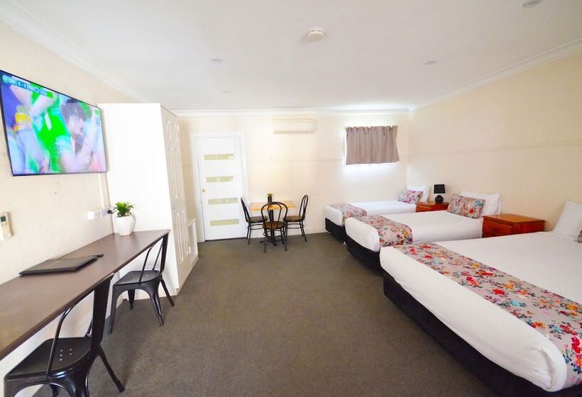 اتاق خانوادگی, Ben Chifley Motor Inn