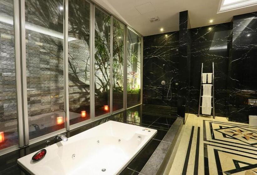 سوییت سوپریور, Mulan Motel Taipei