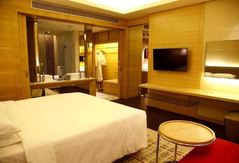 سوییت اجرایی, Hyatt Regency Chandigarh