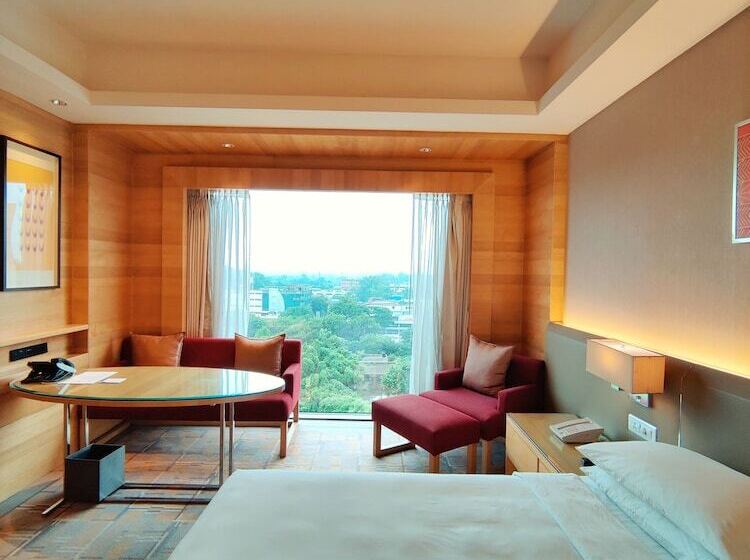 Club Room King Bed, Hyatt Regency Chandigarh