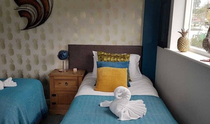 Номер Стандарт Трехместный, The Riverside Inn