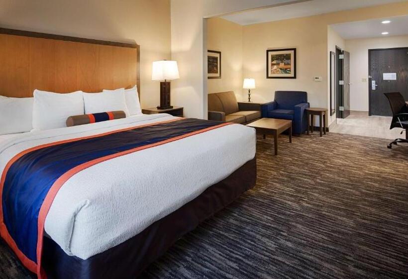 מיטת קינג בסוויטה, Best Western Plus Ardmore Inn & Suites