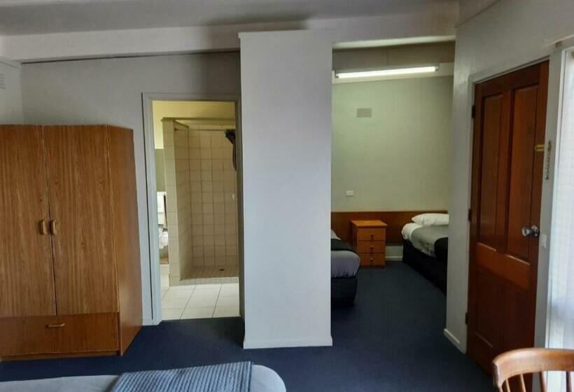 패밀리 룸, Abbotswood Motor Inn