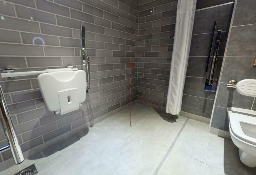 Номер Стандарт Адаптированный для Инвалидов, Holiday Inn Manchester   City Centre, An Ihg