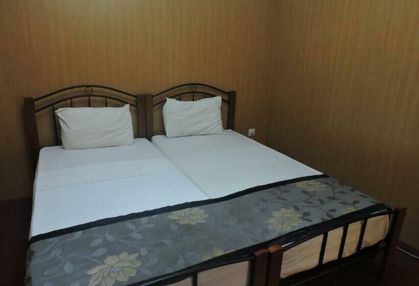 اتاق استاندارد با سرویس بهداشتی مشترک, Charlton Kandy City Rest