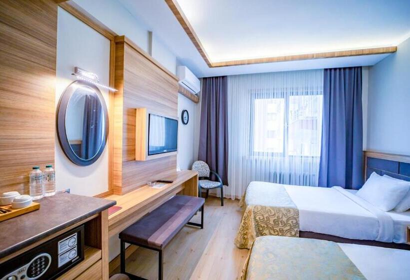 Habitació Estàndard Vista Ciutat, Aksular