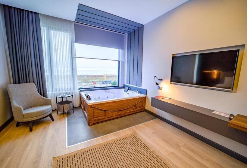 Suite Cama King, Aksular