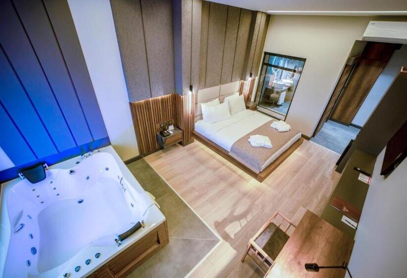 Suite Cama King, Aksular