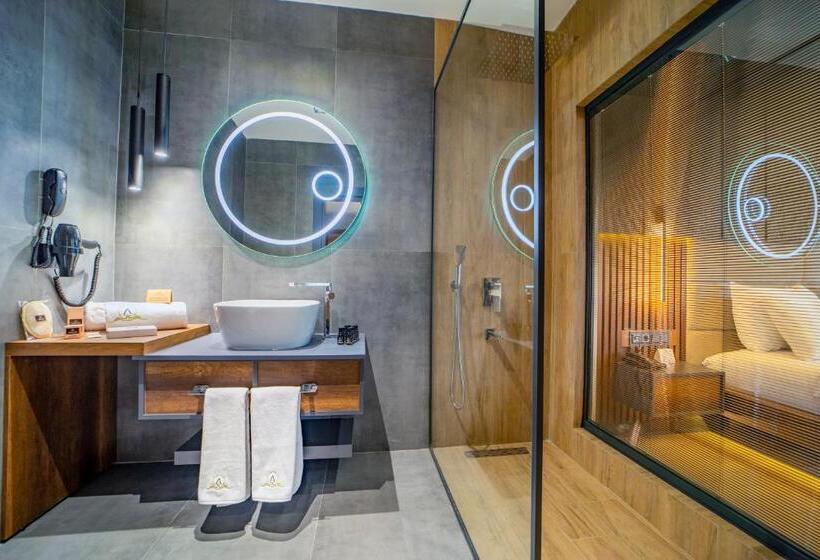 Suite Cama King, Aksular