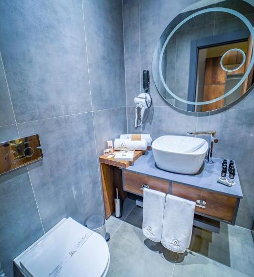 Suite Cama King, Aksular